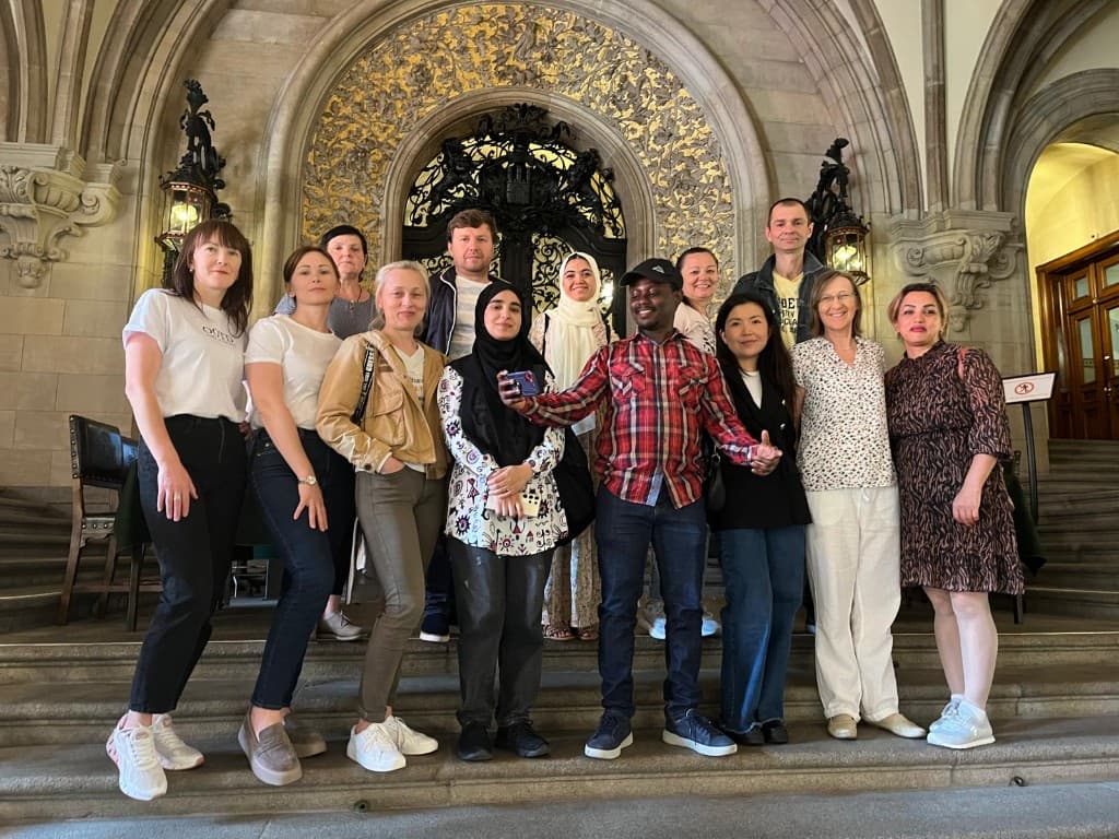 TGH Kursgruppe vor dem Hamburger Rathaus